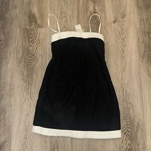 Abercrombie black and white mini dress with built in shorts. Strapped/strapless